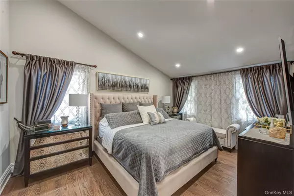 Commack, NY 11725,10 Dewey RD