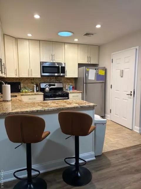 Bayville, NY 11709,14 Ludlam AVE #A