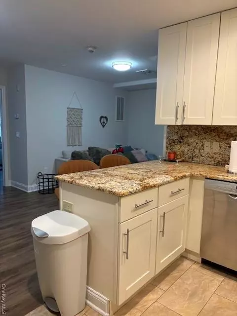 Bayville, NY 11709,14 Ludlam AVE #A