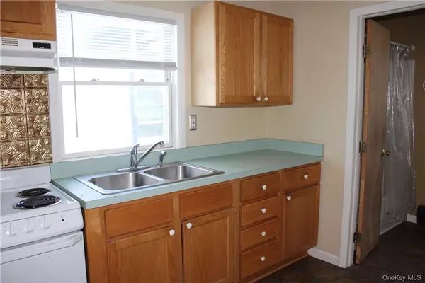 Poughkeepsie, NY 12601,69 Academy ST #C