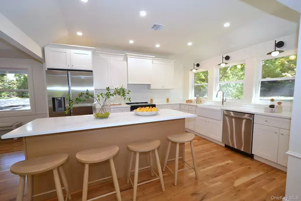 East Northport, NY 11731,317 Elwood RD