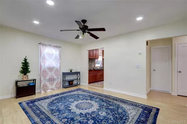 Valley Stream, NY 11581,131 Peninsula BLVD