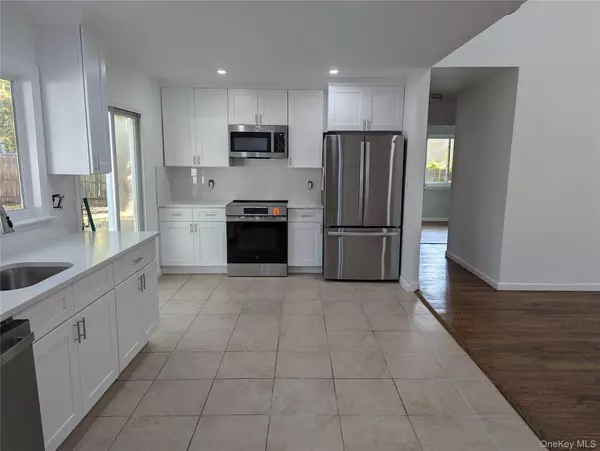 Coram, NY 11727,144 Sequoia DR
