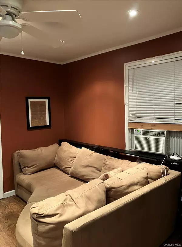 Roslyn, NY 11576,19 Tatterson ST
