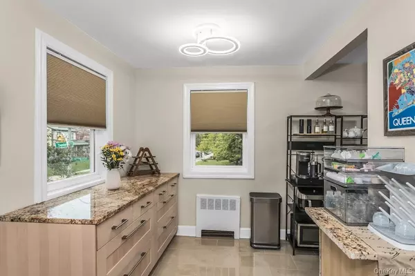 Oakland Gardens, NY 11364,224-01 Kingsbury AVE #2