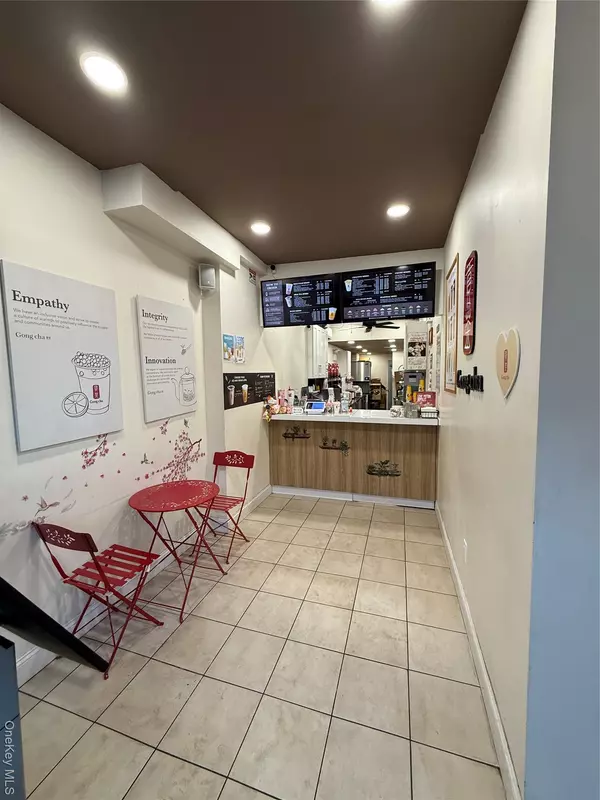 Brooklyn, NY 11222,108 Meserole Ave