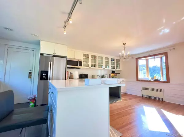 Manhasset, NY 11030,167 Old Mill RD