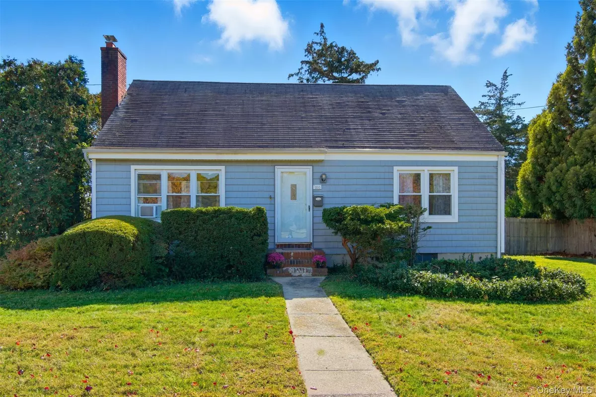 Northport, NY 11768,105 Dogwood RD