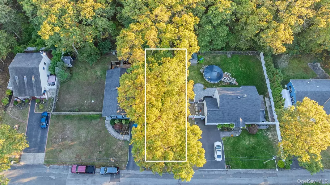 Arlington St, Patchogue, NY 11772