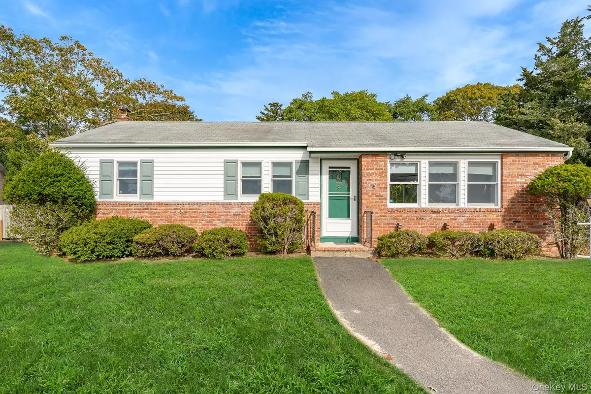 Hampton Bays, NY 11946,10 Argonne RD
