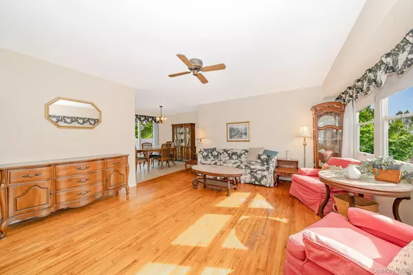 Hampton Bays, NY 11946,10 Argonne RD