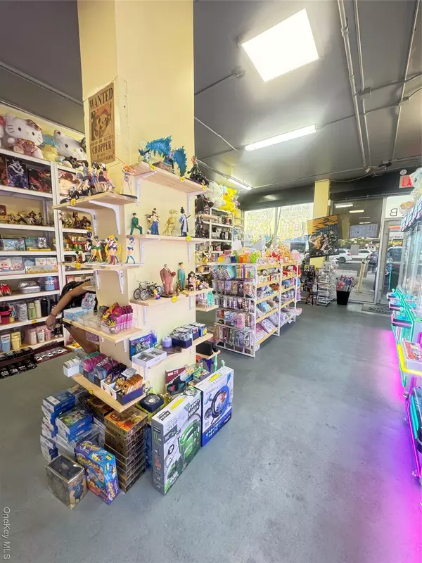 Elmhurst, NY 11373,7402 Grand AVE