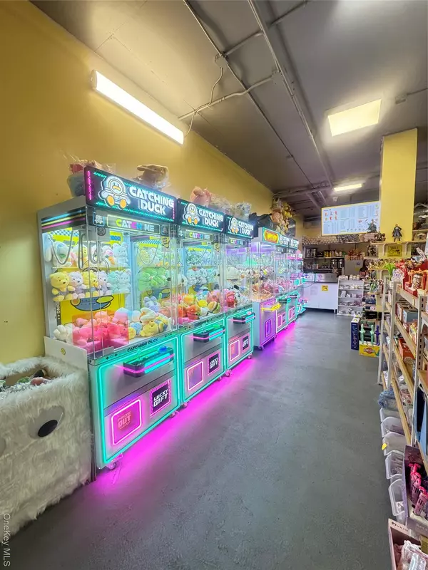 Elmhurst, NY 11373,7402 Grand AVE