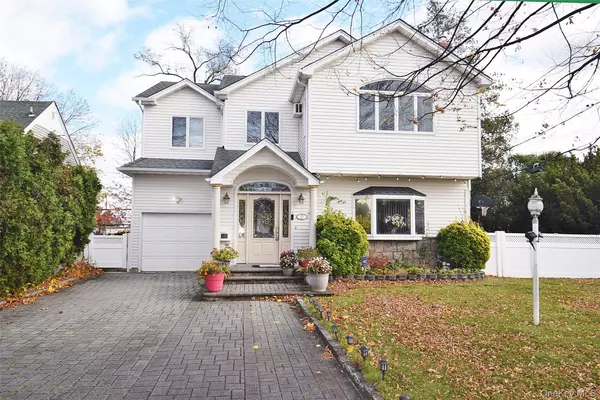 New Hyde Park, NY 11040,2 Aster DR