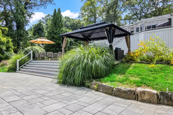 Dix Hills, NY 11746,17 Plane Tree LN