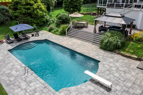 Dix Hills, NY 11746,17 Plane Tree LN