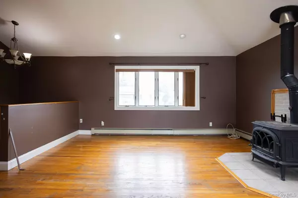 Lindenhurst, NY 11757,557 N Kings AVE