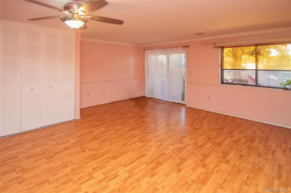 Poughkeepsie, NY 12603,1807 Holly WALK