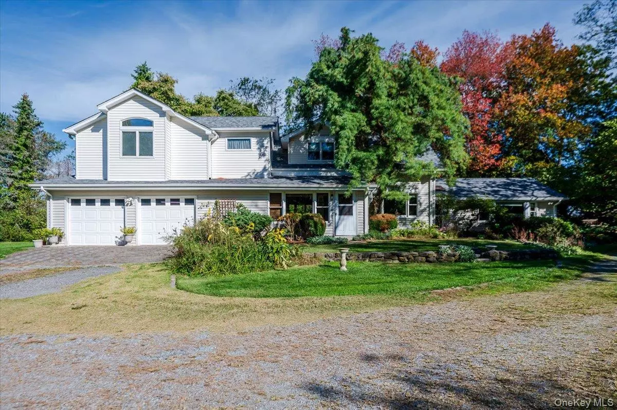 Huntington, NY 11743,280 W 22nd ST