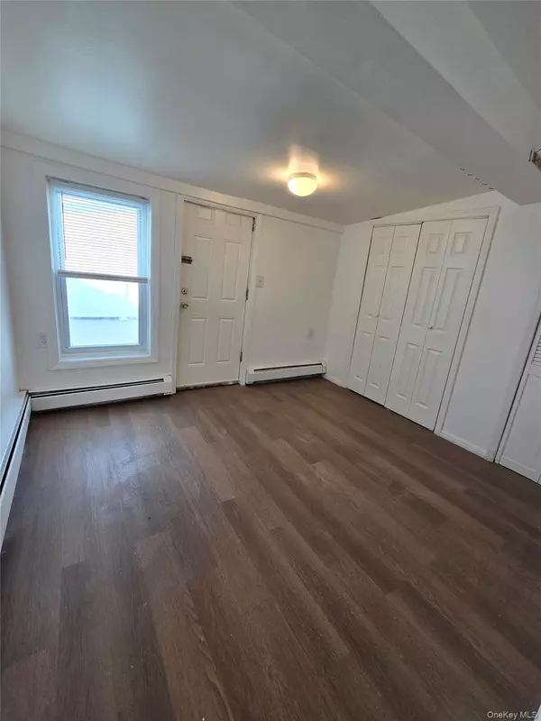 Howard Beach, NY 11414,9957 164th RD