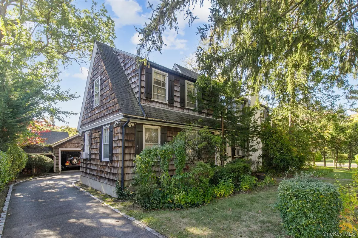 Great Neck, NY 11021,26 Vista Hill RD