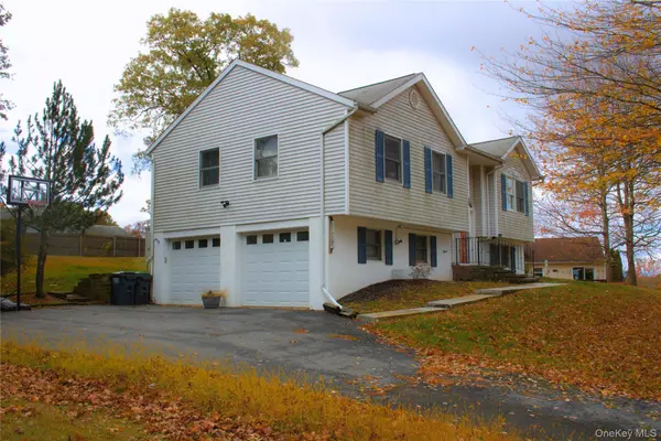 20 Chadsford LN, Newburgh, NY 12550