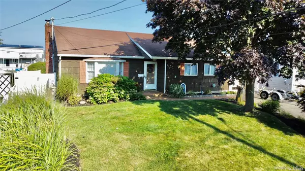 Copiague, NY 11726,313 West DR