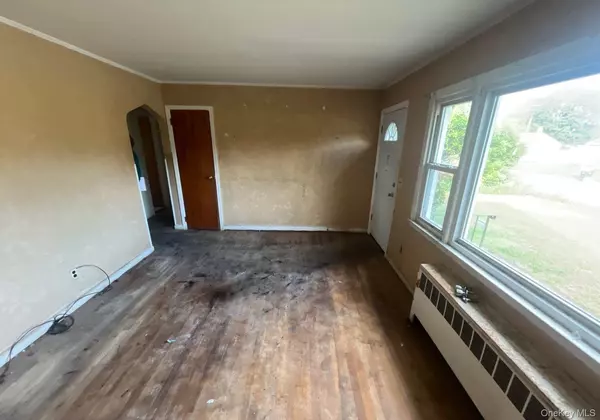 Patchogue, NY 11772,61 Herbert CIR