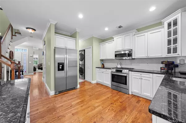 Bohemia, NY 11716,8 Eagle CIR