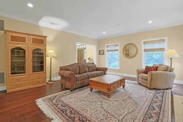 Bedford Corners, NY 10549,17 Hammond Ridge RD
