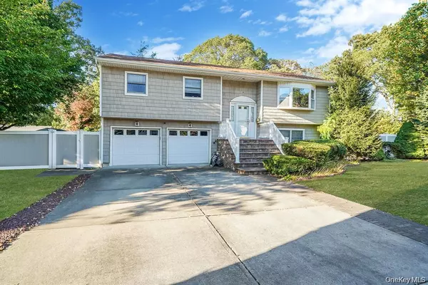 4 Zoe CT, Bay Shore, NY 11706