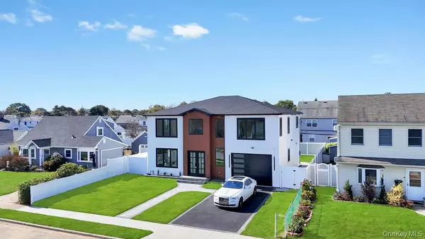 Levittown, NY 11756,22 Chapel LN