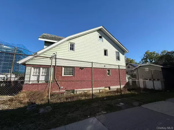 15416 Barclay AVE, Flushing, NY 11355