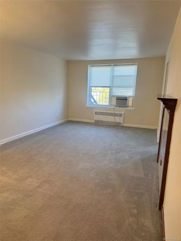 Jamaica, NY 11432,84-50 169th ST #306