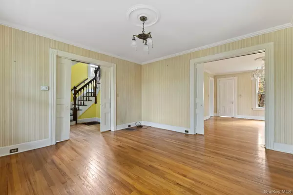 Mount Kisco, NY 10549,83 Hillside AVE