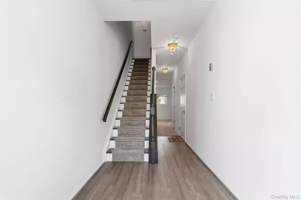 Nanuet, NY 10954,16 Autumn DR