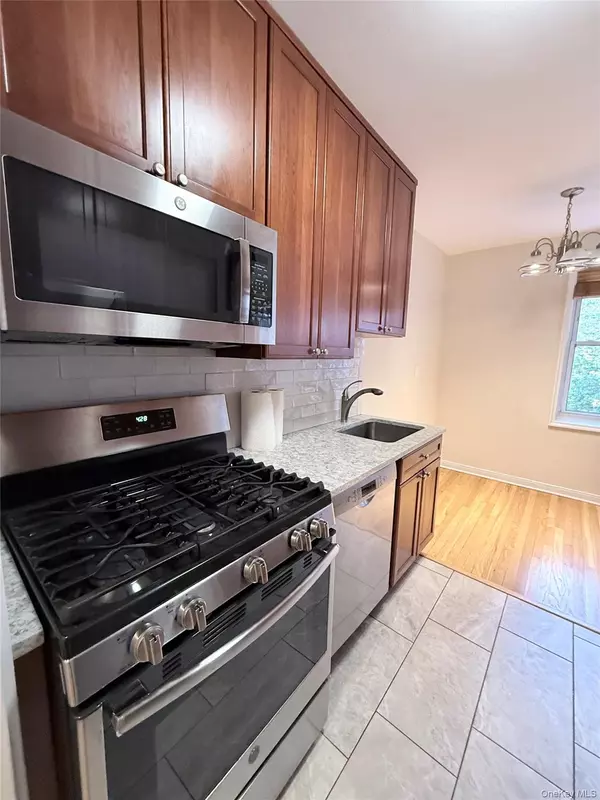Bronxville, NY 10708,1133 Midland AVE #4P