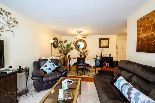 Yonkers, NY 10710,5 Sadore LN #5S