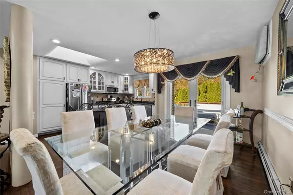 Commack, NY 11725,40 Stonywood RD