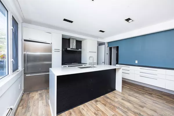 College Point, NY 11356,9-01 127 ST