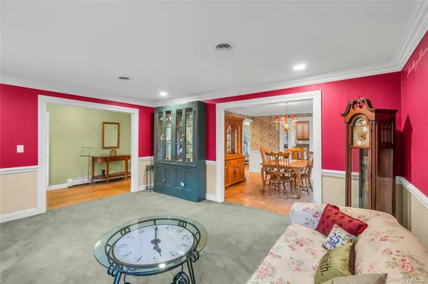 Smithtown, NY 11787,72 Mount Pleasant RD