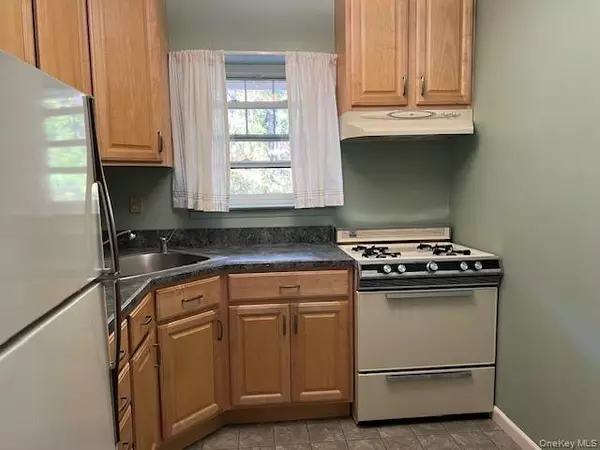 Holtsville, NY 11742,6 Glen Hollow Dr #A34