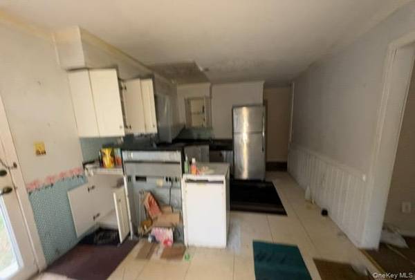 Coram, NY 11727,4 Evans ST