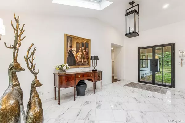 Dix Hills, NY 11746,32 Rustic Gate LN