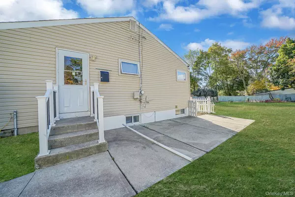 Brentwood, NY 11717,24 Chanel DR