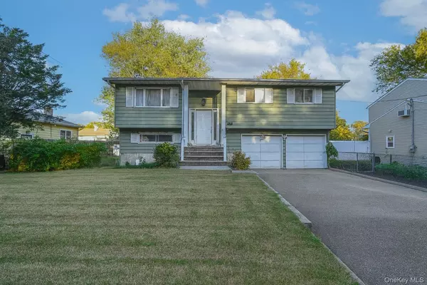 Bay Shore, NY 11706,1325 Saint Louis AVE