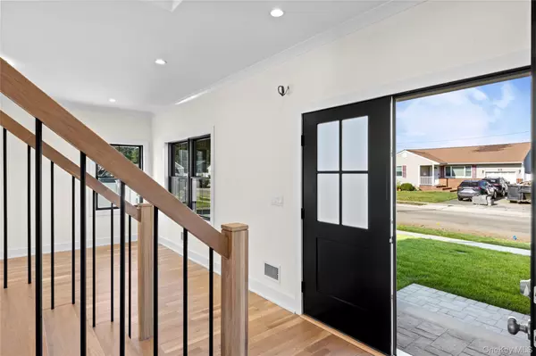 Hicksville, NY 11801,121 Dean ST