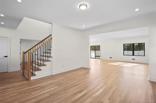 Hicksville, NY 11801,121 Dean ST