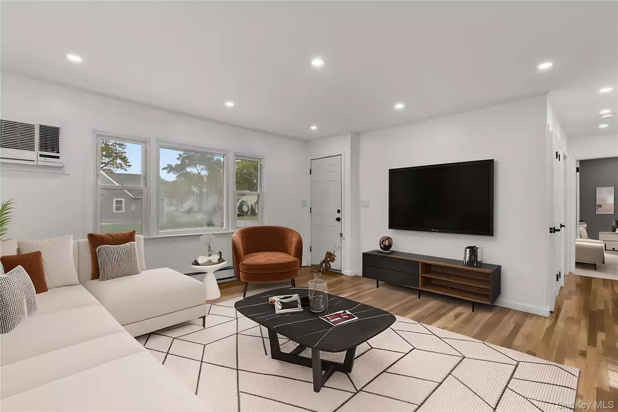 104 E Gates AVE, Lindenhurst, NY 11757