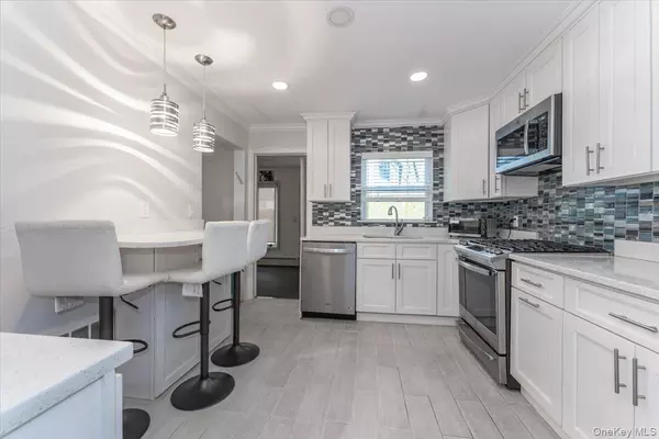 Woodmere, NY 11598,850 Ibsen ST